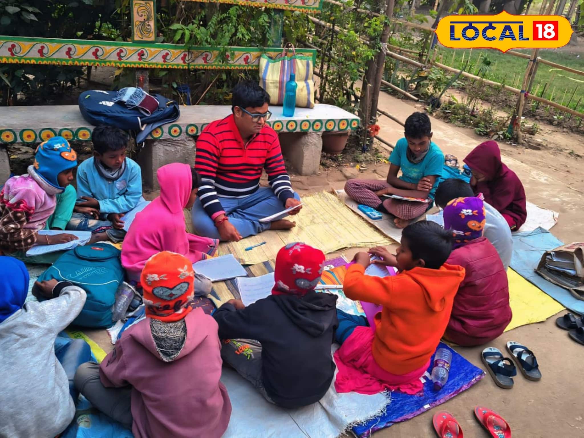 অভাবেও আটকাবে না শিক্ষা, পাঁশকুড়ার এই যুবকের কাজ জানলে অবাক হবেন আপনিও!