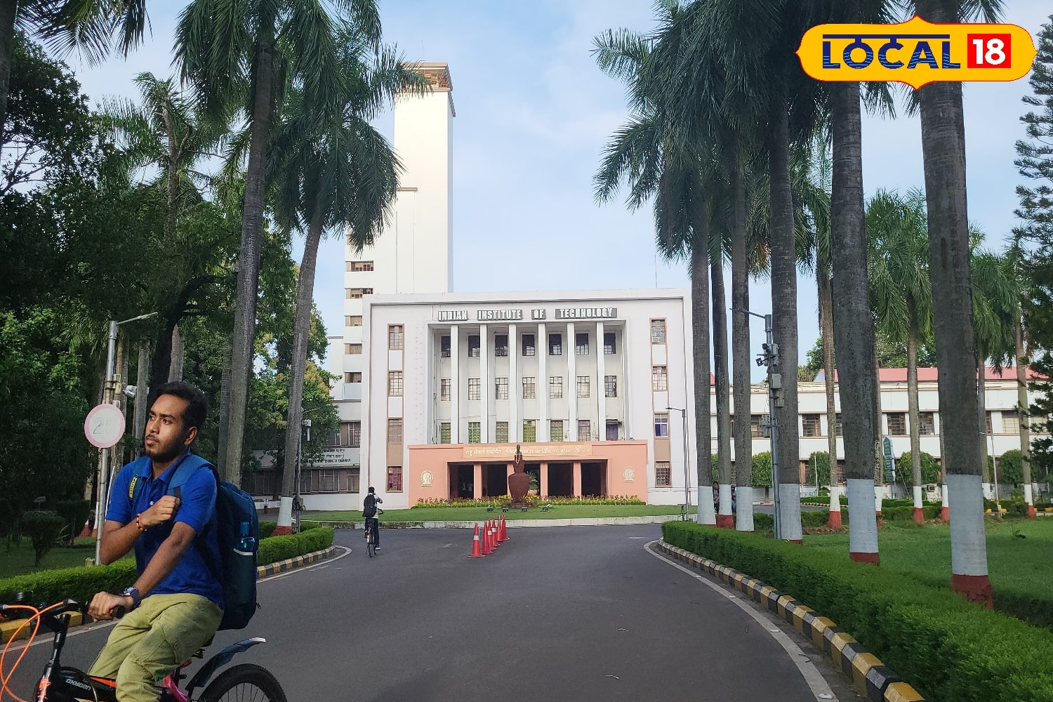 যেকোনও বিষয়ে ব্যাচেলার অফ টেকনোলজি, ব্যাচেলর অফ ইঞ্জিনিয়ারিং ডিগ্রি এবং তিন বছরের অভিজ্ঞতা থাকলে আবেদন জানাতে পারবেন। মোট একটি শূন্য পদে নিয়োগ করা হবে এই বিশেষ পদের জন্য। সম্পূর্ণ অস্থায়ী ভিত্তিতে নিয়োগ করা হবে একজন গবেষককে। (ছবি ও তথ্য: রঞ্জন চন্দ)