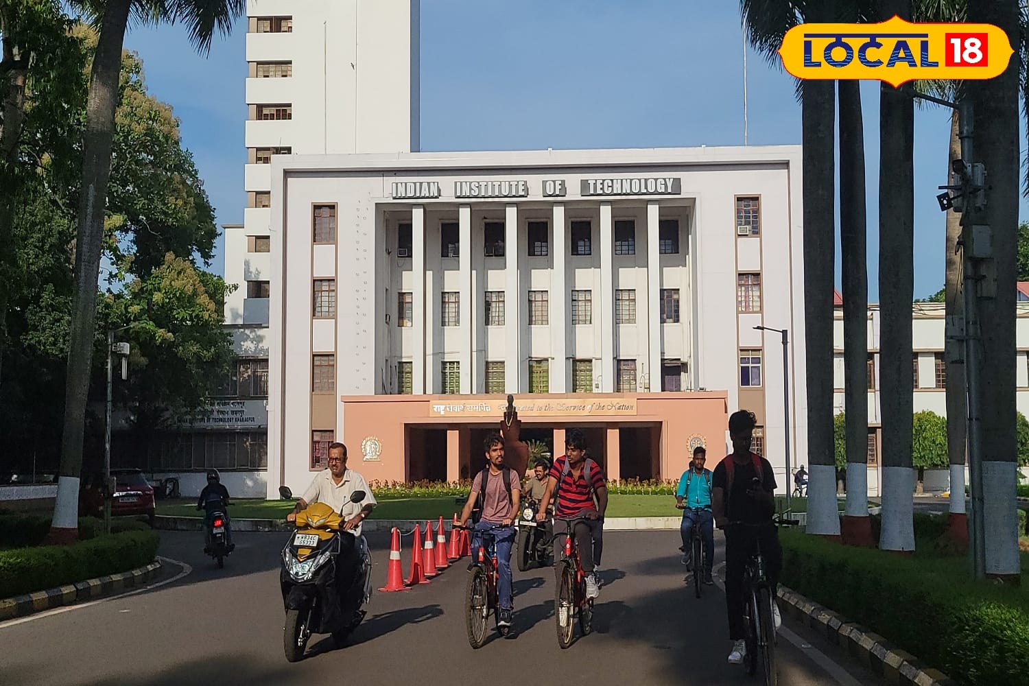 বিশেষ এক প্রকল্পে কাজের জন্য এই নিয়োগের বিজ্ঞপ্তি জারি করেছে আইআইটি খড়গপুর। ইন্ডিয়ান কাউন্সিল অফ মেডিকেল রিসার্চ বা আইসিএমআর এর আর্থিক সহযোগিতায় Development and Validation of an Immerssive Virtual Reality System Integrating Motor Imagery and Action Observation to Enhance Motor Recovery in Post-stroke rehabilitation: A Pragmatic Trial(VPS) প্রকল্পের কাজের জন্য প্রজেক্ট রিসার্চ সায়েন্টিস্ট নিয়োগ করা হবে। অস্থায়ী ভিত্তিতে মোট একজন কর্মী নিয়োগ করবে আইআইটি খড়গপুর। (ছবি ও তথ্য: রঞ্জন চন্দ)