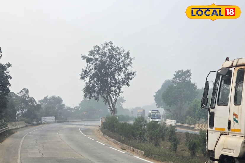 বদলাচ্ছে আবহাওয়া। বছরের শেষে তাপমাত্রা ছিল প্রায় ৮ ডিগ্রির কিছুটা বেশি। তবে নতুন বছরে সামান্য তাপমাত্রা বাড়লেও তেমন হেরফের হয়নি। সামান্য ১-২ ডিগ্রি বেড়েছে পারদ। তবে নতুন বছরের প্রথম সপ্তাহেও ব্যাপক ঠান্ডা দক্ষিণবঙ্গ জুড়ে। দুই মেদিনীপুর ও ঝাড়গ্রামেও রবিবারের সকাল থেকে ব্যাপক ঠান্ডা উত্তুরে হাওয়া জেলা জুড়ে। (তথ্য ও ছবি : রঞ্জন চন্দ) বদলাচ্ছে আবহাওয়া। বছরের শেষে তাপমাত্রা ছিল প্রায় ৮ ডিগ্রির কিছুটা বেশি। তবে নতুন বছরে সামান্য তাপমাত্রা বাড়লেও তেমন হেরফের হয়নি। সামান্য ১-২ ডিগ্রি বেড়েছে পারদ। তবে নতুন বছরের প্রথম সপ্তাহেও ব্যাপক ঠান্ডা দক্ষিণবঙ্গ জুড়ে। দুই মেদিনীপুর ও ঝাড়গ্রামেও রবিবারের সকাল থেকে ব্যাপক ঠান্ডা উত্তুরে হাওয়া জেলা জুড়ে। (তথ্য ও ছবি : রঞ্জন চন্দ)