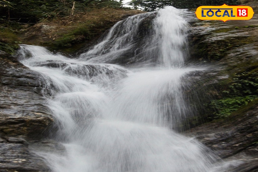 *দার্জিলিং, ঋত্বিক ভট্টাচার্য: নতুন বছরের শুরুতে পাহাড়ে বেড়ানোর পরিকল্পনা করছেন? ভিড় এড়িয়ে প্রকৃতির কাছাকাছি সময় কাটাতে চাইলে কালিম্পং হতে পারে আপনার পরবর্তী গন্তব্য। চেনা পর্যটন কেন্দ্রের বাইরে, কালিম্পং জেলার নিমবং গ্রাম পঞ্চায়েত এলাকার দ্বিতীয় ডোলাপচাঁদে লুকিয়ে রয়েছে এক অনাবিষ্কৃত সৌন্দর্য—গুপ্তি ঝরনা। সদ্য তৈরি ট্রেকিং পথ ধরে পৌঁছনো যাবে এই ঝরনায়, যা নতুন বছরে অ্যাডভেঞ্চারপ্রেমীদের জন্য বাড়তি আকর্ষণ হয়ে উঠতে পারে।