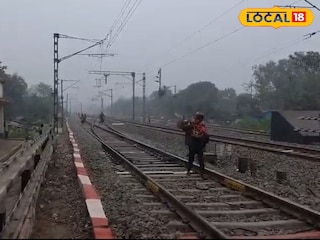 চলন্ত ট্রেন থেকে পড়ে মৃত্যু বৃদ্ধের