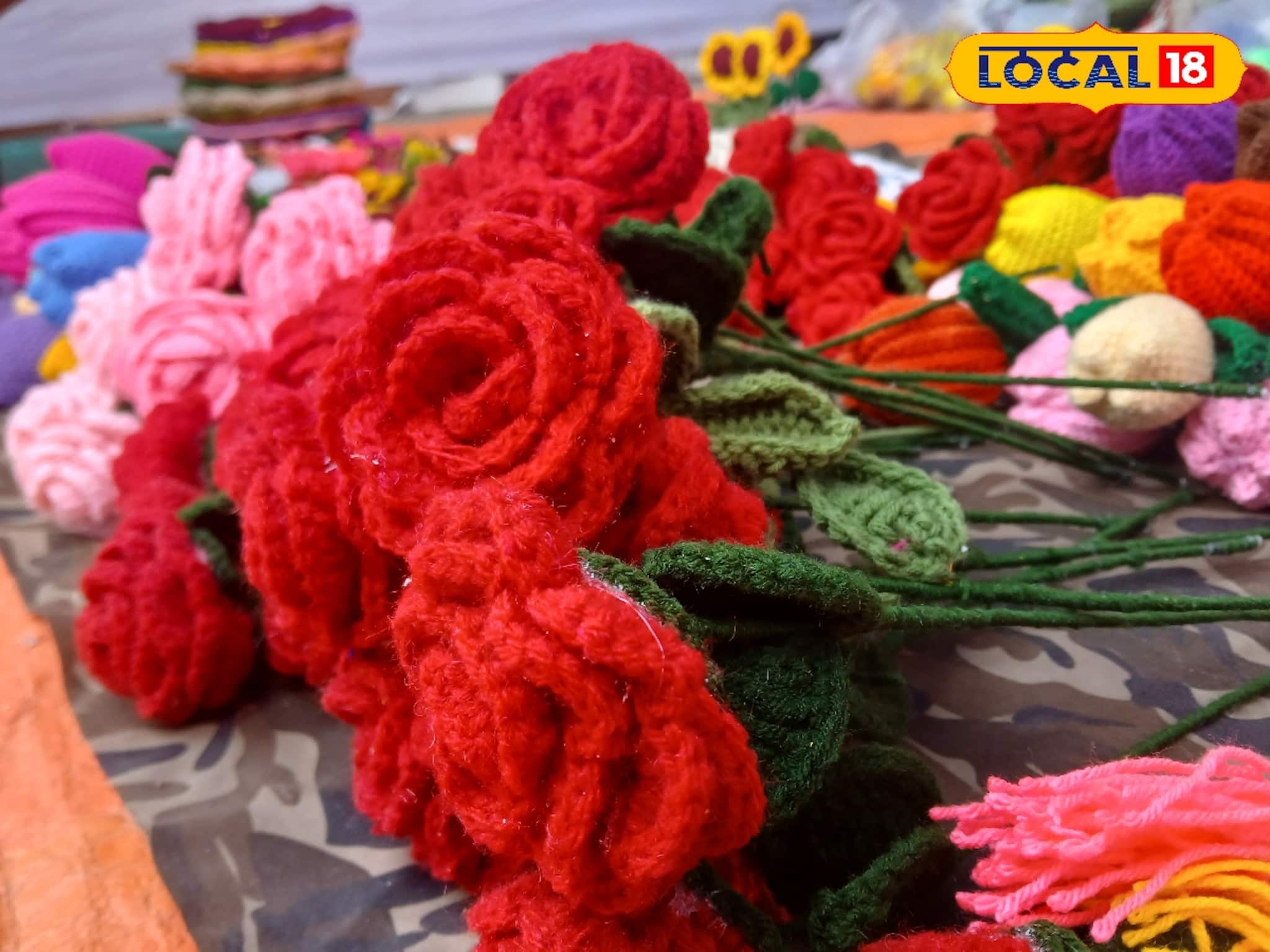 গোলাপ-টিউলিপ-সূর্যমুখী, কোনটা চাই? নষ্ট হওয়ার ভয় নেই,সন্ধে হলেই ভিড় জমছে মমতাজের দোকানে