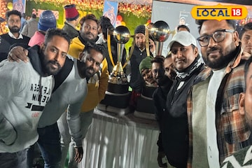 বর্ধমানে ১ লক্ষ ৩১ হাজারি ক্রিকেট টুর্নামেন্ট! আইপিএলের ধাঁচে হয়ে গেল নিলাম বর্ধমানে ১ লক্ষ ৩১ হাজারি ক্রিকেট টুর্নামেন্ট! আইপিএলের ধাঁচে হয়ে গেল নিলাম