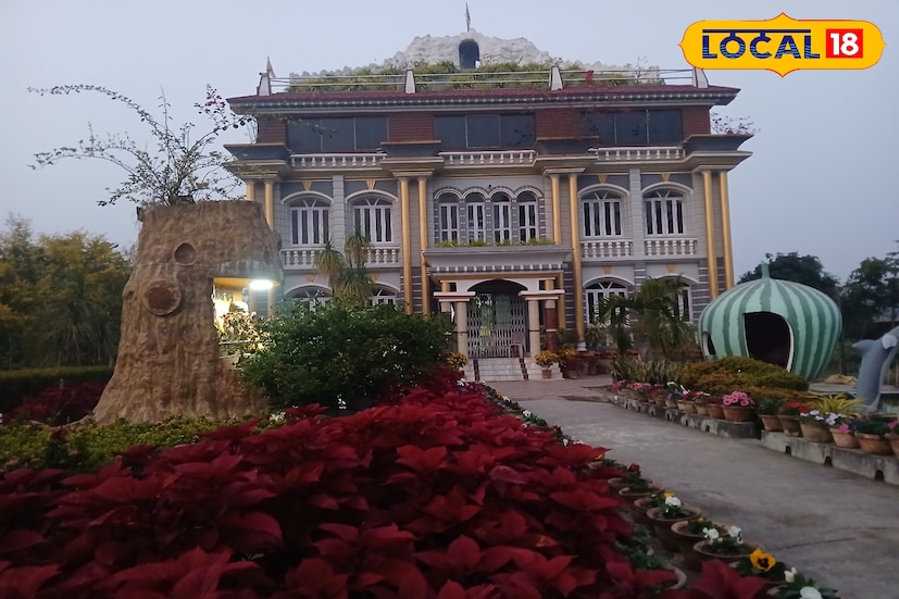 ফুলেশ্বর বসু বাংলো! বিলাসবহুল বিশাল বাংলার সামনে যত্নে সাজানো একটি বাগান। বাগান জুড়ে দেশি-বিদেশি নানা গাছ, ফুটে রয়েছে রঙিন ফুল। জেলায় এমন দৃশ্য প্রায় বিরল।