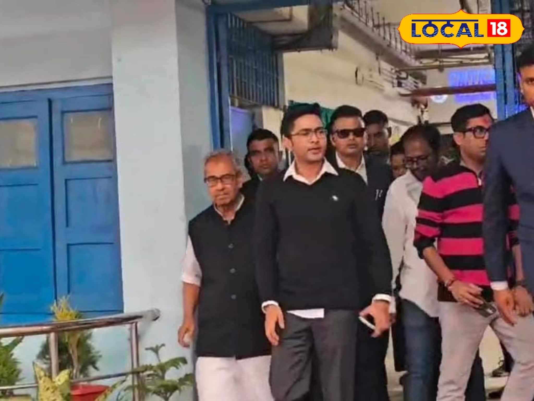 বীরভূম সফরে গিয়ে সোনালি খাতুনের ছেলের নাম কী নাম রাখলেন অভিষেক?