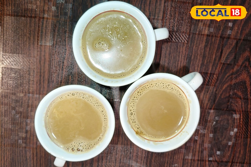 পুরুলিয়া জেলার রঘুনাথপুর শহরে সম্প্রতি চা প্রেমীদের মধ্যে দারুণ সাড়া ফেলেছে এক ব্যতিক্রমী চা দোকান। প্রায় ১২ ধরনের ভিন্ন স্বাদের চা নিয়ে এই দোকান এখন শহরের অন্যতম জনপ্রিয় আড্ডাস্থল হয়ে উঠেছে চা প্রেমীদের কাছে। তবে এই চা দোকানের আকর্ষণ শুধু চায়ের স্বাদেই সীমাবদ্ধ নয়, এর পেছনে লুকানো অনুপ্রেরণামূলক গল্পও সমানভাবে মানুষের মন জয় করেছে। (ছবি ও তথ্য: শান্তনু দাস)