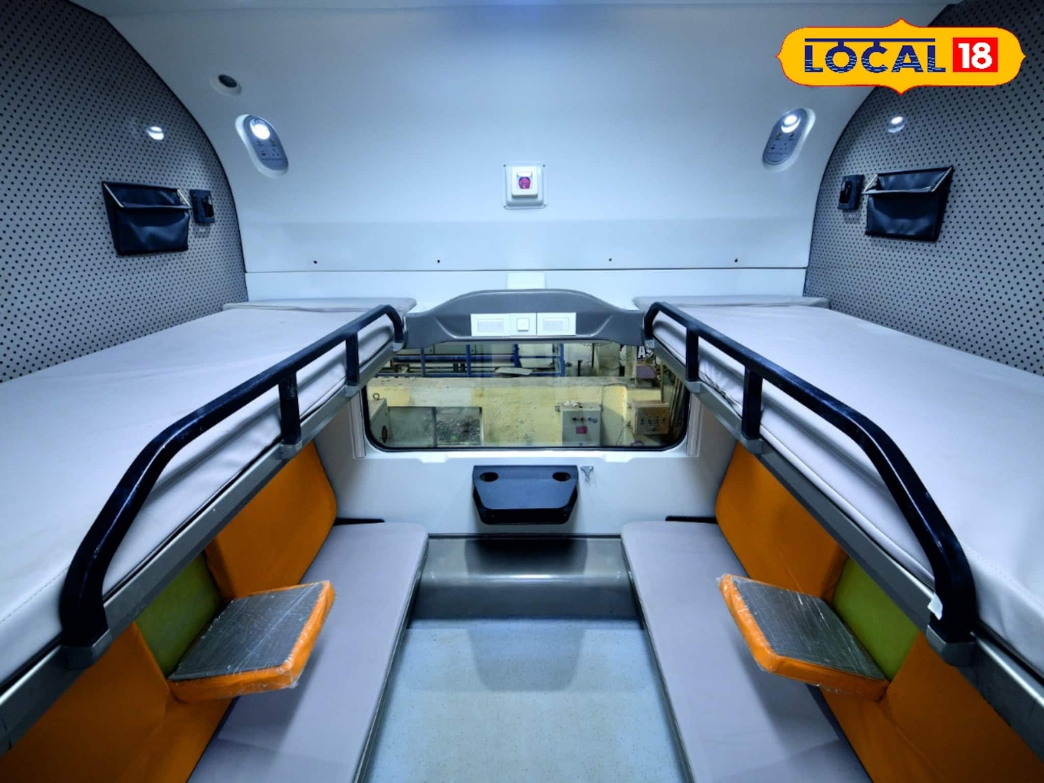 ঠিক যেন ‘বিদেশি’ ট্রেনের কোচ, নীল-খয়েরি রঙের দিন শেষ! ঝকঝকে রঙিন সিটে বিন্দাস জার্নি, ফটো ঠিক যেন ‘বিদেশি’ ট্রেনের কোচ, নীল-খয়েরি রঙের দিন শেষ! ঝকঝকে রঙিন সিটে বিন্দাস জার্নি, ফটো