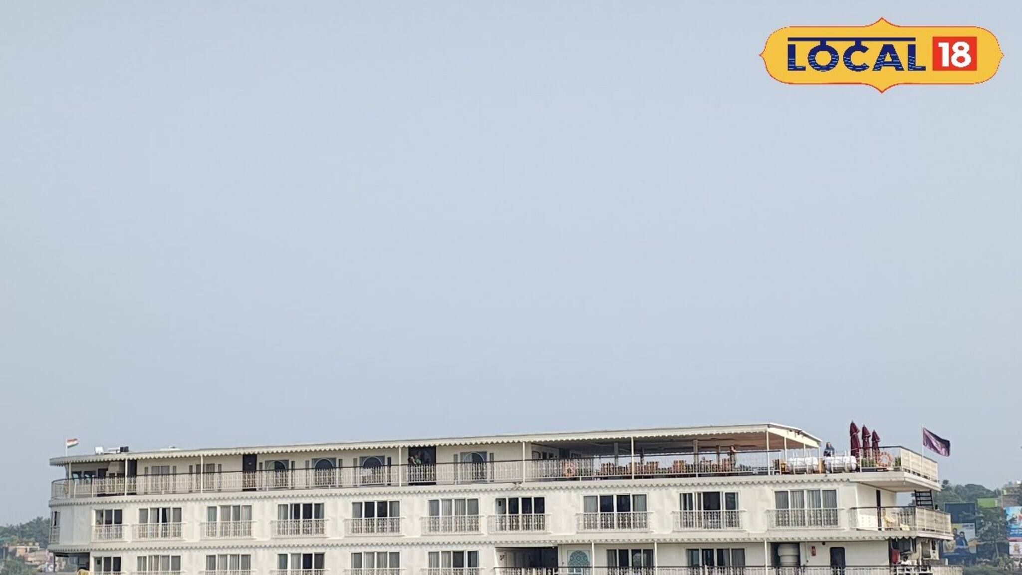 নবদ্বীপের গঙ্গায় হঠাৎই বিলাসবহুল জাহাজ, চমকে উঠলেন দুই পাড়ের মানুষ