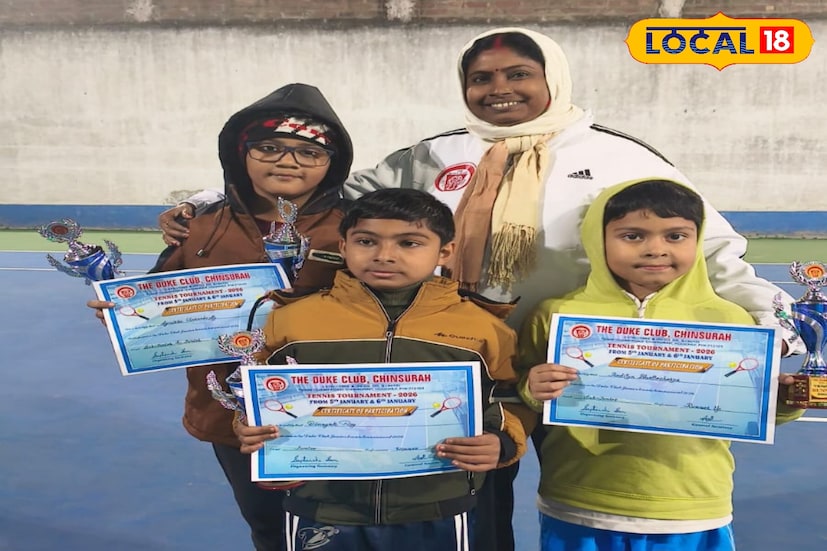 চুঁচুড়ায় টেনিস প্রতিযোগিতায় সাফল্য পূর্ব বর্ধমান টেনিস ক্লাবের। প্রতিযোগিতার তিনটি ইভেন্টে চ্যাম্পিয়ন পূর্ব বর্ধমানের তিন প্রতিযোগী। তিনটি ইভেন্টেই চ্যাম্পিয়ন তারা। (ছবি ও তথ্য: সায়নী সরকার)