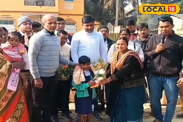 দারিদ্র্যকে বুড়ো আঙুল দেখিয়ে জেলা জয়, জুতো ধার করে বাজিমাত! ছোট্ট মেয়ের আপসহীন লড়াই