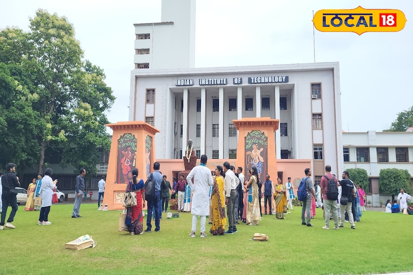 আপনি কি চাকরি খুঁজছেন? কম্পিউটার সায়েন্স, অঙ্ক কিংবা স্ট্যাটিসটিক বিষয়ে পিএইচডি ডিগ্রি রয়েছে? তবে এবার আপনার জন্য ভারতের প্রযুক্তিবিদ্যার প্রাচীন প্রতিষ্ঠান ইন্ডিয়ান ইনস্টিটিউট অফ টেকনোলজি আইআইটি খড়গপুরে রয়েছে দুর্দান্ত বেতনে চাকরির সুযোগ। (তথ্য ও ছবি: রঞ্জন চন্দ) আপনি কি চাকরি খুঁজছেন? কম্পিউটার সায়েন্স, অঙ্ক কিংবা স্ট্যাটিসটিক বিষয়ে পিএইচডি ডিগ্রি রয়েছে? তবে এবার আপনার জন্য ভারতের প্রযুক্তিবিদ্যার প্রাচীন প্রতিষ্ঠান ইন্ডিয়ান ইনস্টিটিউট অফ টেকনোলজি আইআইটি খড়গপুরে রয়েছে দুর্দান্ত বেতনে চাকরির সুযোগ। (তথ্য ও ছবি: রঞ্জন চন্দ)