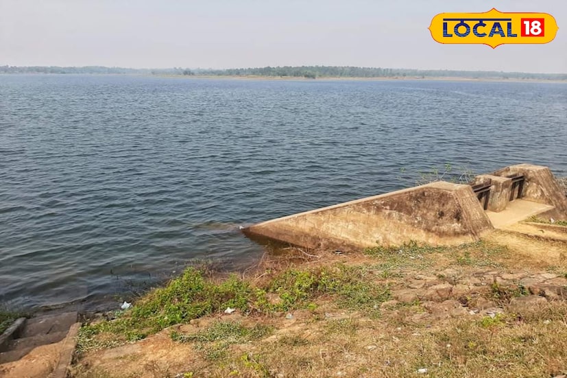 *বাঁকুড়া জঙ্গলমহল মানেই লাল মাটির পথ, শাল-পলাশের বন, পাহাড় আর আদিবাসী সংস্কৃতির নিবিড় ছোঁয়া। জেলার উত্তর-পশ্চিম ও পশ্চিম প্রান্ত জুড়ে বিস্তৃত এই জঙ্গলমহল এলাকায় প্রকৃতি আজও অনেকটাই অক্ষত। *বাঁকুড়া জঙ্গলমহল মানেই লাল মাটির পথ, শাল-পলাশের বন, পাহাড় আর আদিবাসী সংস্কৃতির নিবিড় ছোঁয়া। জেলার উত্তর-পশ্চিম ও পশ্চিম প্রান্ত জুড়ে বিস্তৃত এই জঙ্গলমহল এলাকায় প্রকৃতি আজও অনেকটাই অক্ষত।