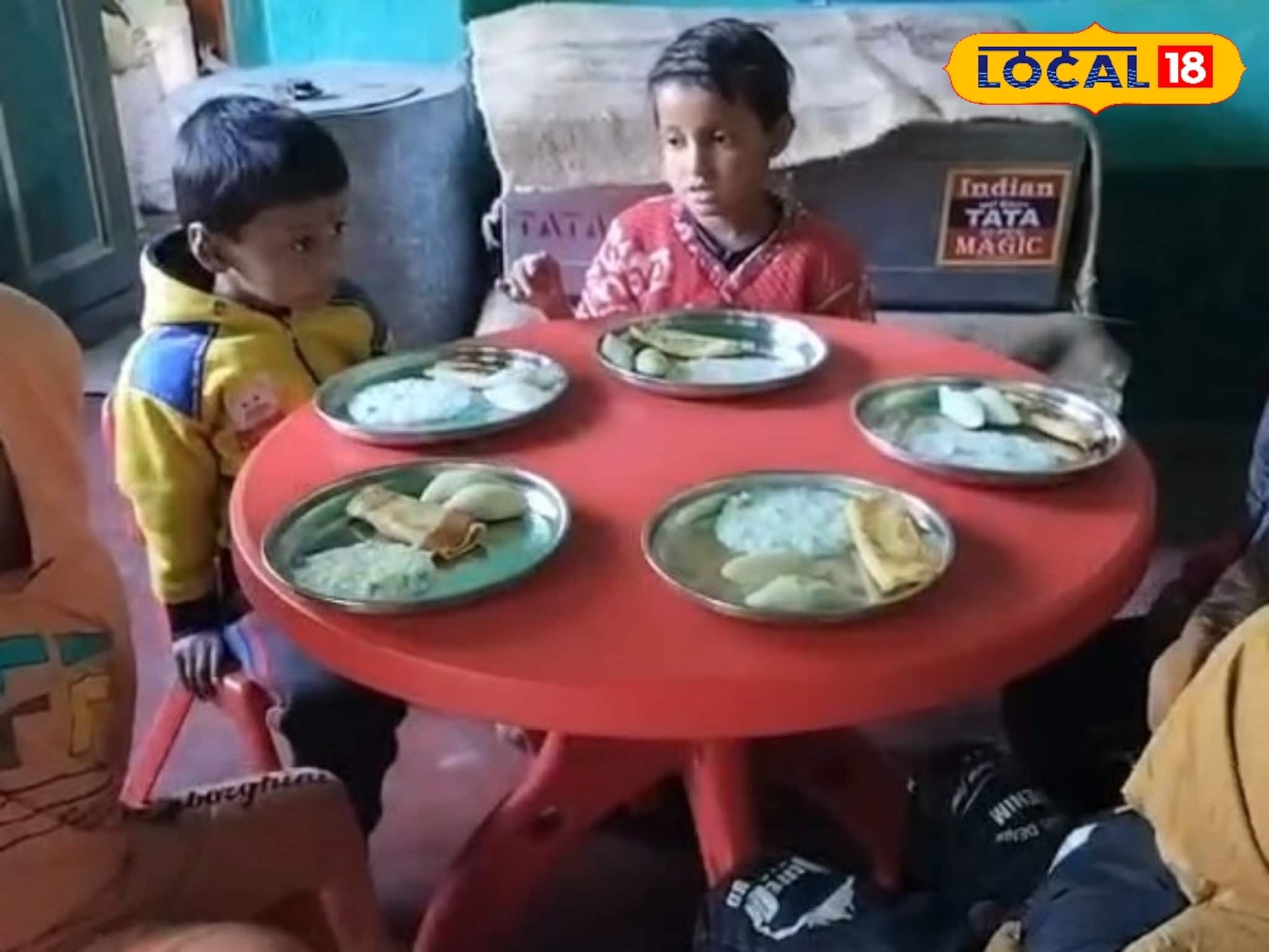 বর্ধমানে অঙ্গনওয়াড়ি কেন্দ্রের পড়ুয়াদের পাতে পড়ল গরমাগরম পাটিসাপটা-সহ রকমারি পদ বর্ধমানে অঙ্গনওয়াড়ি কেন্দ্রের পড়ুয়াদের পাতে পড়ল গরমাগরম পাটিসাপটা-সহ রকমারি পদ