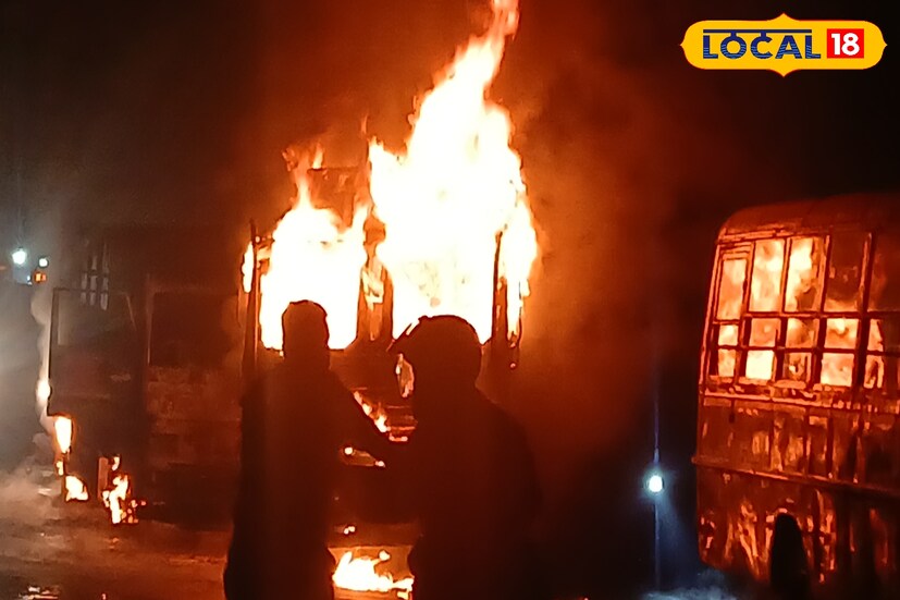 দাউ দাউ করে জ্বলন্ত ট্রাক জুটছে সড়কে, আগুন ছিটকে একের পর এক ট্রাক বাস অগ্নিকাণ্ড! ভয়ংকর ঘটনা ধুলাগড়ে। ব্যস্ত রাস্তায় জ্বলন্ত গাড়ি ছুটছে। একের পর একট্রাক ও বাসে আগুন ছড়িয়ে পড়ে মুহূর্তে। কিন্তু গাড়ি আগুন নিয়ে দৌড়ালো প্রায় এক কিলোমিটার। (ছবি ও তথ্য: রাকেশ মাইতি)