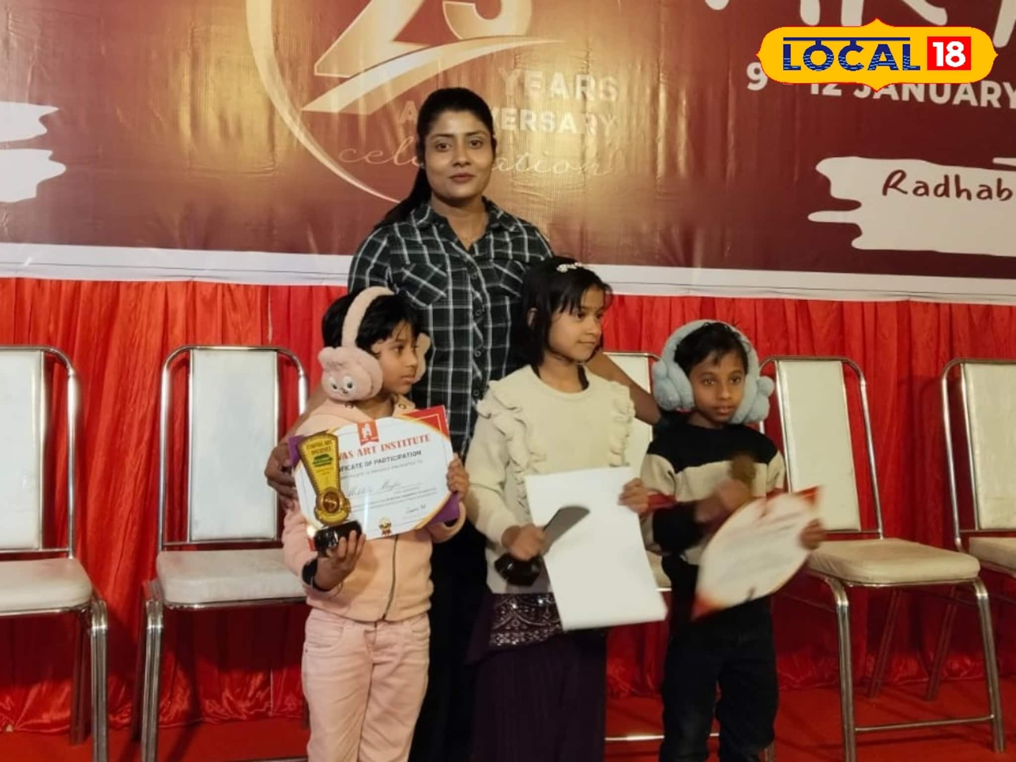 বাঁকুড়ায় ক্যানভাস আর্ট ইনস্টিটিউটের ২৫ বছর পূর্তি! রজতজয়ন্তী উপলক্ষে 'রঙিন' উৎসব বাঁকুড়ায় ক্যানভাস আর্ট ইনস্টিটিউটের ২৫ বছর পূর্তি! রজতজয়ন্তী উপলক্ষে 'রঙিন' উৎসব