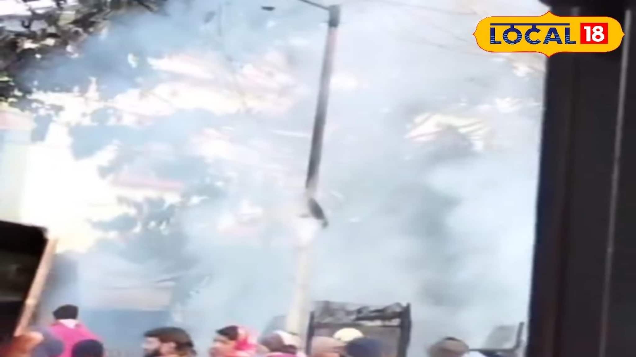 South 24 Parganas News: সাগরযাত্রার শুরুতে শিয়ালদহ দক্ষিণ শাখার বাঘাযতীন স্টেশনে আগুন, পুড়ে ছাই প্ল্যাটফর্মের দোকান, ব্যাহত হয় রেল পরিষেবা