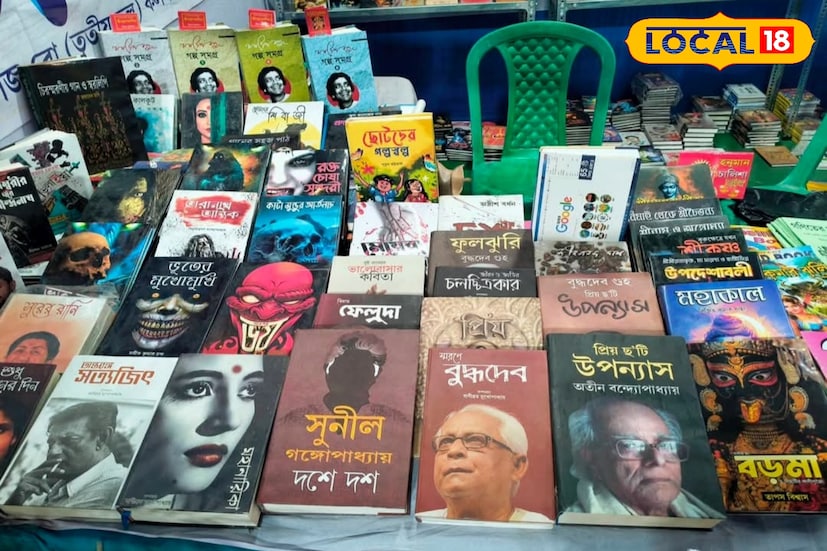 বইমেলায় ভিড় কম, স্মার্টফোনকেই দায়ী করছেন বিক্রেতারা। বারাসতে শুরু হয়েছে বইমেলা। তবে উদ্বোধনের পর বেশ কয়েকদিন কেটে গেলেও আশানুরূপ ভিড় চোখে পড়ছে না বইমেলা প্রাঙ্গণে। বিশেষ করে সন্ধ্যার পরেও যে চেনা উপচে পড়া ভিড় দেখা যেত, তা এবার অনেকটাই অনুপস্থিত। এই পরিস্থিতিতে উদ্বিগ্ন বই বিক্রেতা ও প্রকাশকরা (ছবি ও তথ্য: রুদ্র নারায়ন রায়)