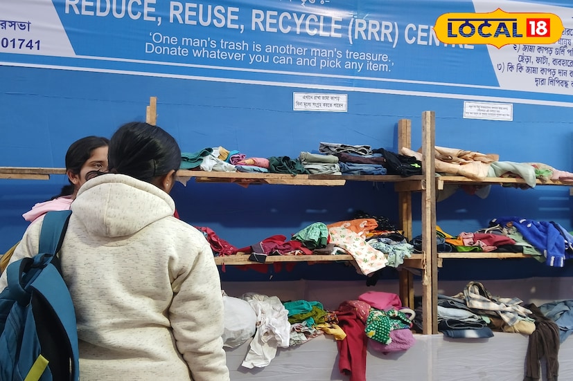 হাড় কাঁপানো শীতে শরীর উষ্ণ রাখছে বিনামূল্যের পোশাক। সৃষ্টিশ্রী মেলায় এবার আরও একটি মানবিকতার দিক। সমগ্র মেলা জুড়ে নানা স্টল রয়েছে। মেলার মধ্যে একটি স্টল রয়েছে যেখানে কোনও বিক্রেতা নেই। আছে কেবল নানা ধরনের পোশাক। (ছবি ও তথ্য: রাকেশ মাইতি)