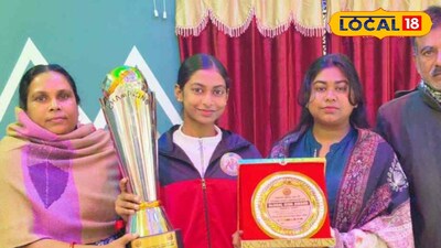 পরিবারের সঙ্গে সুমনা