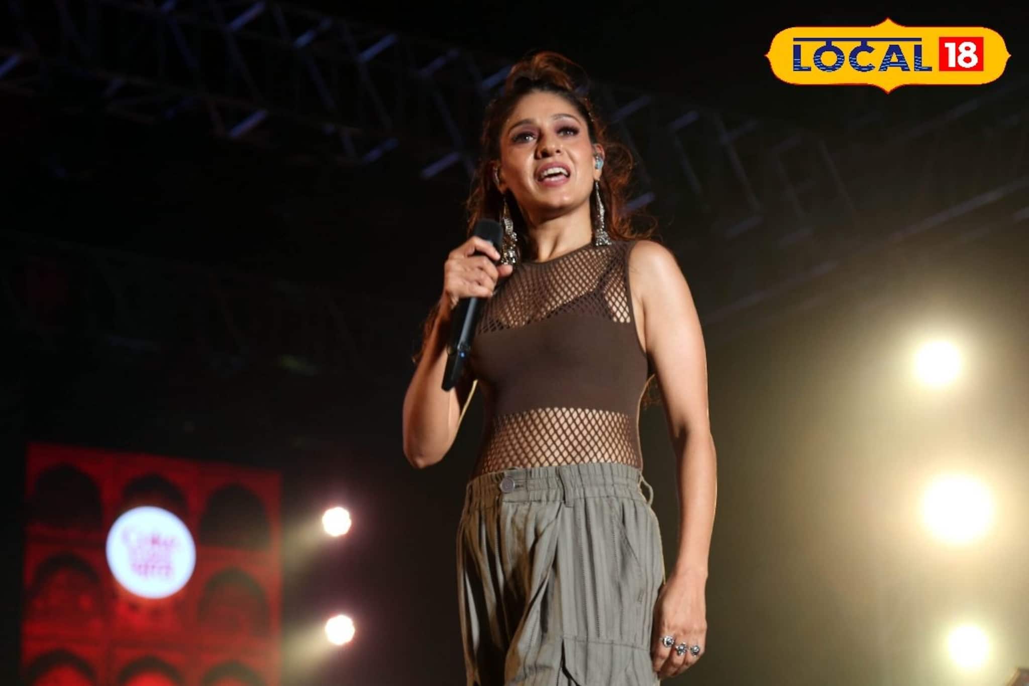 কলকাতা থেকে প্রায় ৯০ কিমি দূরে রানাঘাটে ঝড় তুলছেন বলিউডের সুনিধী চৌহান!