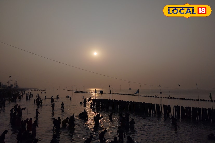 গঙ্গাসাগর, দক্ষিণ ২৪ পরগনা, নবাব মল্লিক: মকর সংক্রান্তির প্রথম সূর্যোদয়ের সঙ্গে সঙ্গেই দক্ষিণ ২৪ পরগনা জেলা জুড়ে শুরু হয়েছে ভক্তির পরিবেশ। জেলার বিভিন্ন জায়গা জুড়ে চলছে পূণ্যস্নান। শীতকে উপেক্ষা করেই চলছে এই স্নান। ছবি ও তথ্য: নবাব মল্লিক গঙ্গাসাগর, দক্ষিণ ২৪ পরগনা, নবাব মল্লিক: মকর সংক্রান্তির প্রথম সূর্যোদয়ের সঙ্গে সঙ্গেই দক্ষিণ ২৪ পরগনা জেলা জুড়ে শুরু হয়েছে ভক্তির পরিবেশ। জেলার বিভিন্ন জায়গা জুড়ে চলছে পূণ্যস্নান। শীতকে উপেক্ষা করেই চলছে এই স্নান। ছবি ও তথ্য: নবাব মল্লিক