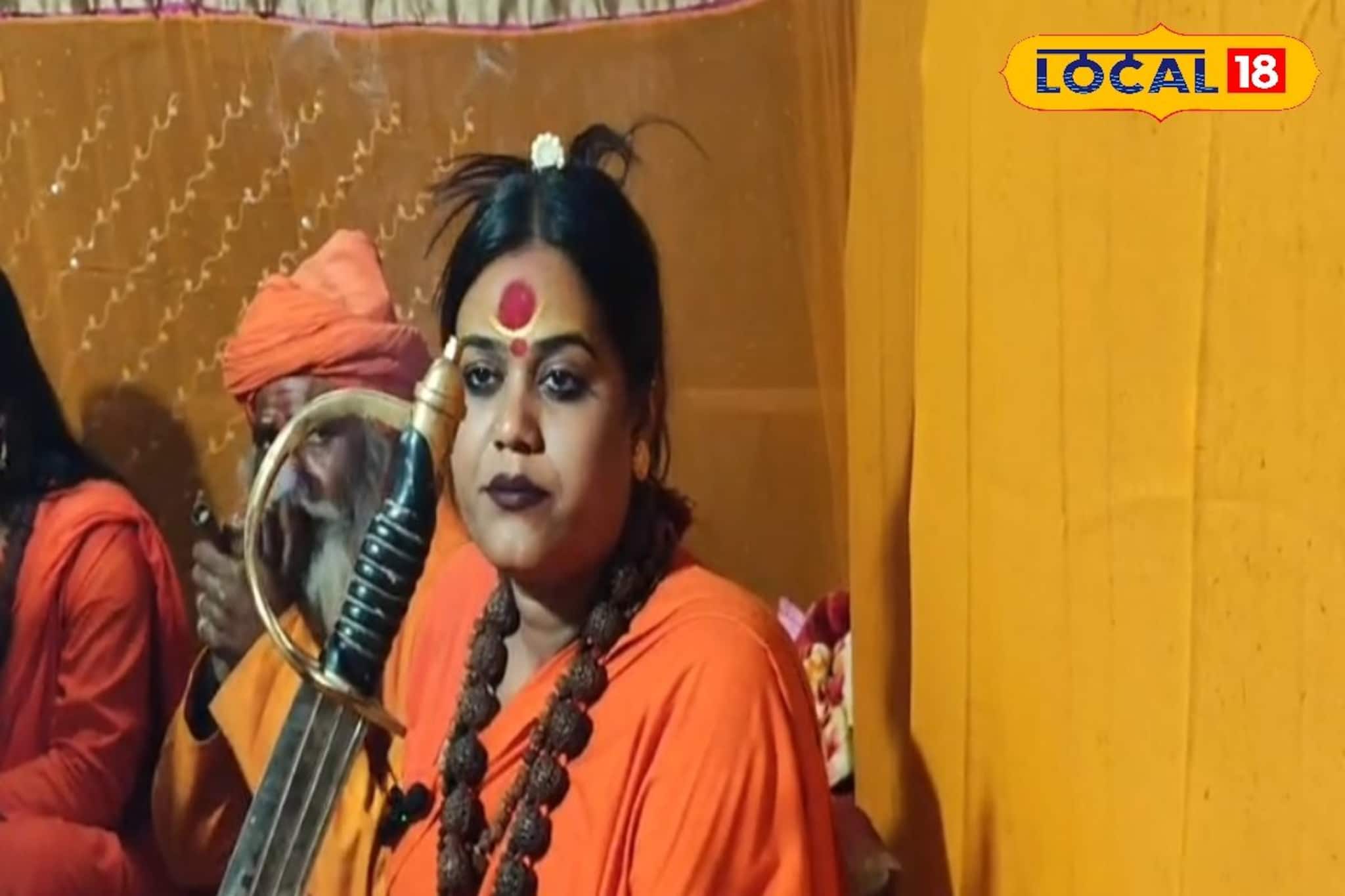 এবছর গঙ্গাসাগরে প্রথম আখড়া কিন্নরদের, নজর কাড়ছেন তলোয়ার রানি তানিশা