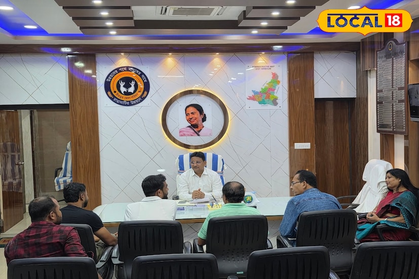 বীরভূম জেলা জুড়ে শুরু হয়েছে ব্যাপক উন্নয়নমূলক কর্মযজ্ঞ। 'আমাদের সমাধান' কর্মসূচির অধীনে এই কাজগুলি শেষ করার জন্য আগামী ফেব্রুয়ারি মাস পর্যন্ত সময়সীমা বেঁধে দিয়েছেন জেলা পরিষদের সভাধিপতি কাজল শেখ। জানুয়ারির মাঝামাঝি সময়ের মধ্যেই প্রায় ৪৫০০টি প্রকল্পের কাজ সফলভাবে শেষ হয়েছে। (ছবি ও তথ্য: সুদীপ্ত গড়াই)