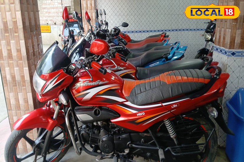 অল্প টাকাতেই বাইক আরোহণের স্বপ্ন পূরণ! মাত্র ২৫ হাজার টাকা খরচ করলেই কাগজ সহ গাড়ি। জেলায় এই গাড়ি রীতিমত চাহিদার সঙ্গে বিক্রি হচ্ছে। তবে অনেকেই সঠিক নিয়ম না জেনে পুরনো গাড়ি কিনে বিপদে পড়েন। ( ছবি ও তথ্য: রাকেশ মাইতি)