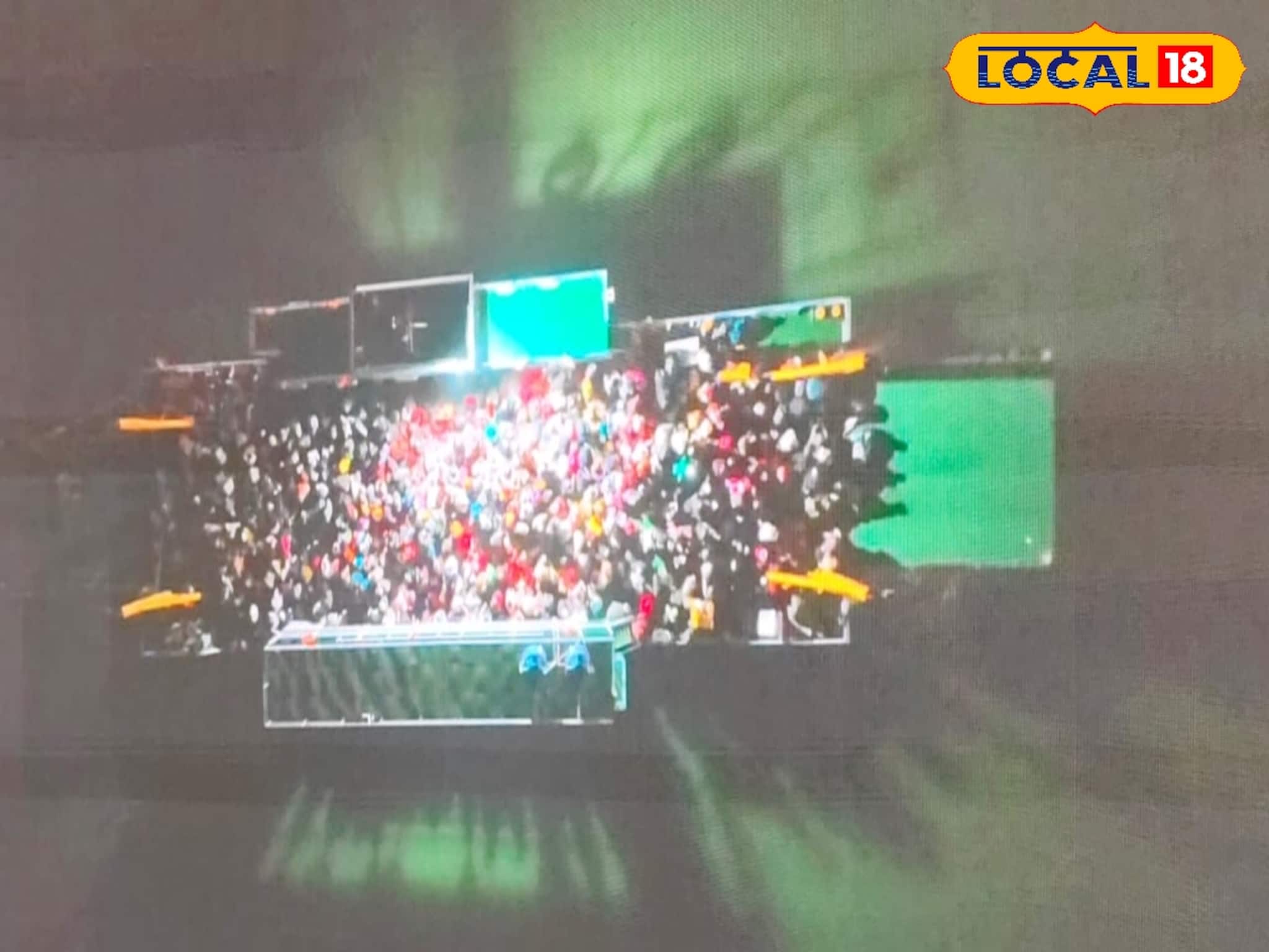 গঙ্গাসাগরে তীর্থযাত্রীদের নিয়ে আসার পথে মাঝ নদীতে আটকে পড়ল বার্জ! তারপর যা হল... গঙ্গাসাগরে তীর্থযাত্রীদের নিয়ে আসার পথে মাঝ নদীতে আটকে পড়ল বার্জ! তারপর যা হল...