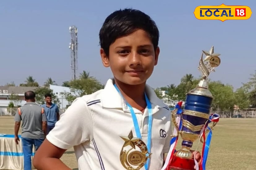 দুবরাজপুর শ্রী শ্রী সারদা বিদ্যাপীঠের অষ্টম শ্রেণির ছাত্র সুবর্ণ দে এর হাত ধরে বীরভূমের মুকুটে নতুন পালক যুক্ত হল। স্কুল ক্রিকেটের অনূর্ধ্ব ১৪ রাজ্য দলে সুযোগ পেয়েছে এই কিশোর প্রতিভা। আগামী ১৯ ডিসেম্বর থেকে রাজস্থানের শিকারে শুরু হতে চলেছে জাতীয় স্কুল ক্রিকেট প্রতিযোগিতা। বাংলার হয়ে সেখানে মাঠে নামবে সুবর্ণ। তার এই সাফল্যে গর্বিত স্কুল কর্তৃপক্ষ থেকে শুরু করে গোটা জেলার ক্রীড়ামহল। ছবি ও তথ্য: সুদীপ্ত গড়াই 