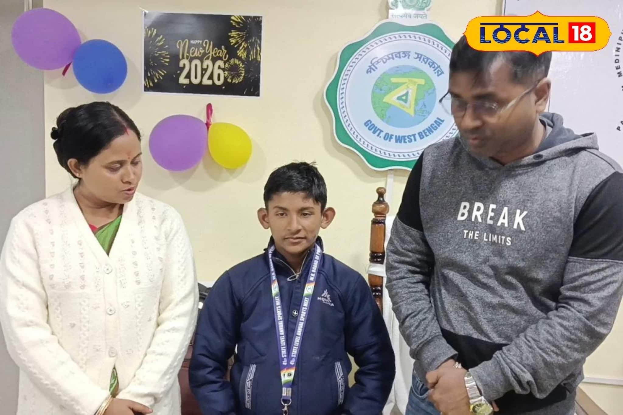 দু'চোখে ভরা স্বপ্ন,পরিবারের সঙ্গী নিত্য অনটন,৮ বছরেই লংজাম্পে নজির, রাখি পাঁশকুড়ার গর্ব