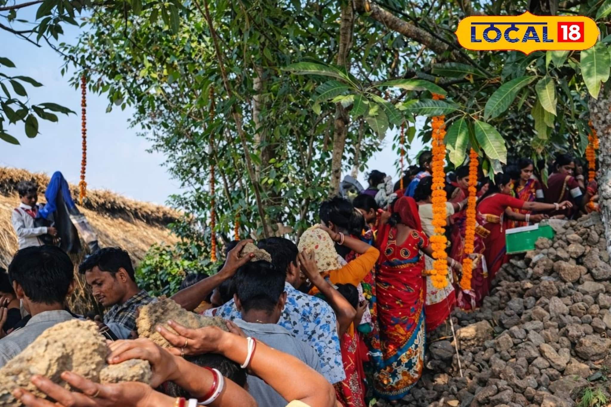 কৃষ্ণনগরের ঢেলাই চণ্ডী দেবীর মন্দির, গাছের ডালে মাটির ঢেলা ঝুলিয়ে দেওয়া হয় পুজো