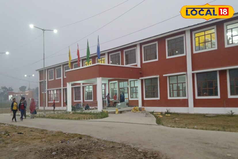 জহর নবোদয় বিদ্যালয় লেখাপড়ার পদ্ধতি! জহর নবোদয় বিদ্যালয় একটি কেন্দ্রীয় আবাসিক বিদ্যালয়। ষষ্ঠ থেকে দ্বাদশ শ্রেণী পর্যন্ত, বাংলা হিন্দি ও ইংরেজি ৩ টি ভাষায় পঠন - পাঠন চলে। এখানে সম্পূর্ণ বিনামূল্যে আবাসন অর্থাৎ বিদ্যালয়ে থেকে লেখাপড়া করার সুযোগ। (ছবি ও তথ্য: রাকেশ মাইতি)