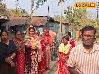  হঠাৎ পুকুরে 'ঝুপ' করে শব্দ! এলাকাবাসীরা তড়িঘড়ি উদ্ধার করতেই বস্তার ভেতর থেকে যা বের হল!