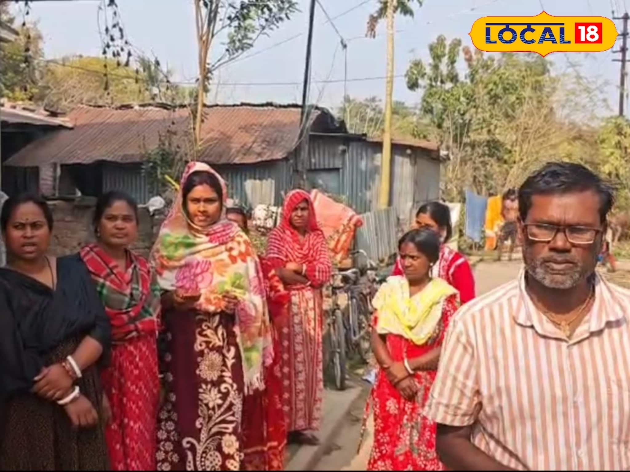 হঠাৎ পুকুরে 'ঝুপ' করে শব্দ! এলাকাবাসীরা তড়িঘড়ি উদ্ধার করতেই বস্তার ভেতর থেকে যা বের হল!