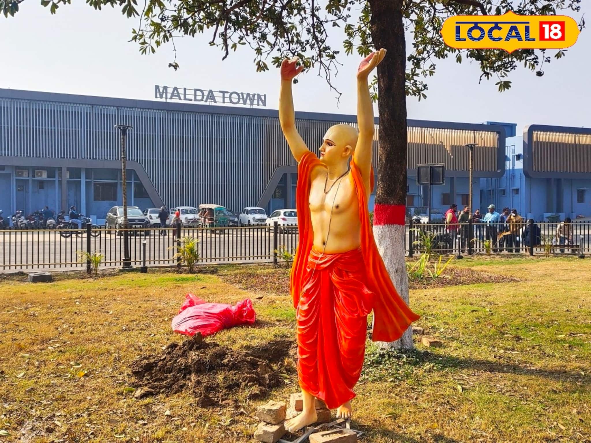 মনোরম বাগানে অত্যাধুনিক সাজ! রূপে বিমানবন্দরকে হার মানাচ্ছে সুসজ্জিত মালদহ টাউন স্টেশন