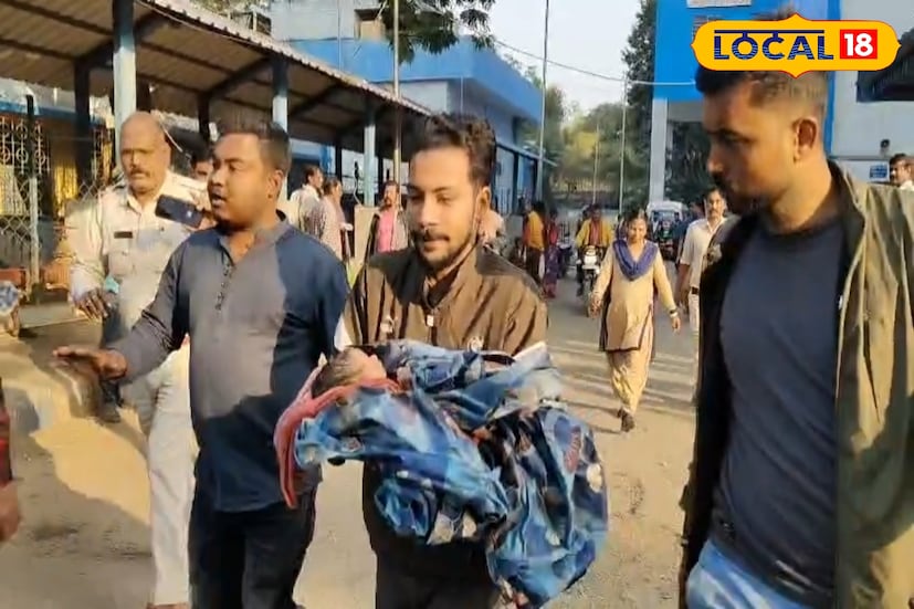 সিউড়ি, বীরভূম, সুদীপ্ত গড়াই: বন্ধুদের সঙ্গে আনন্দ করতে পিকনিকে গিয়ে এক চরম মানবিক পরিস্থিতির মুখোমুখি হন শান্তনু দত্ত ও তাঁর বন্ধুরা। সিউড়ির তসরকাটা জঙ্গলে পরিত্যক্ত অবস্থায় পড়ে থাকা এক সদ্যজাত শিশুকে উদ্ধার করে নজির গড়েন তাঁরা। বর্তমানে শিশুটি সিউড়ি সদর হাসপাতালে চিকিৎসাধীন।