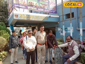 মূর্তি বর্ধমান বিশ্ববিদ্যালয়ের হাতে তুলে দেওয়ার ছবি