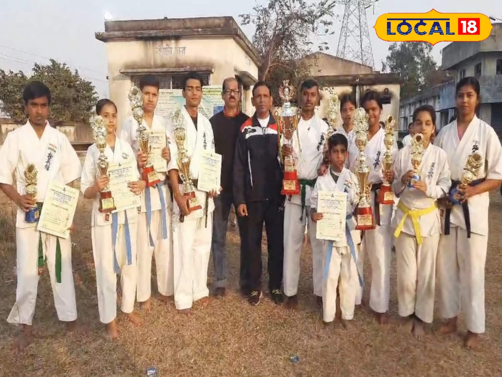 পুরুলিয়ায় কিশোর-কিশোরীরা এখন ক্যারাটে এক্সপার্ট, জাতীয় প্রতিযোগিতায় জয়জয়কার