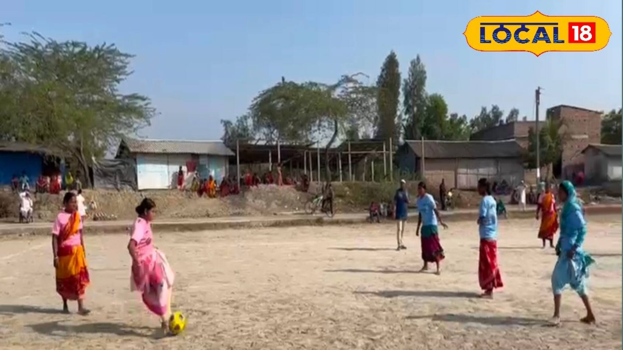 শুধু কুটনো কোটা, বাটনা বাটা নয়! শাড়ি পরে ফুটবল পায়ে মাঠ কাঁপালেন রাখি-ময়না-সুলেখারা