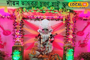 ছোট্ট 'সরস্বতী'দের তাক লাগানো প্রতিভা! পুজোর আমন্ত্রণপত্রে ছাত্রীদের আঁকা বাগদেবীর ছবি