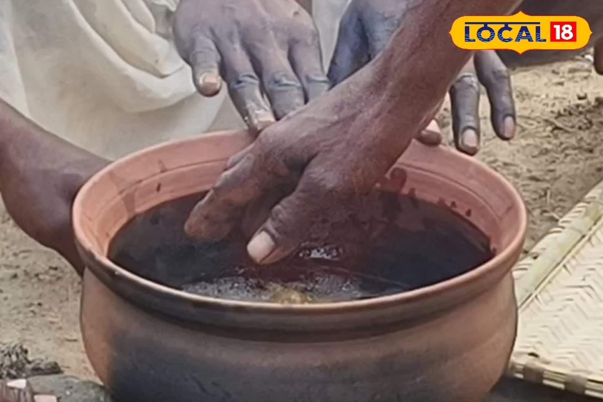 ফুটন্ত ঘিয়ে হাত দিয়ে পিঠে ভাজা ! মহিলারা নন, পুরুষরা পালন করেন এই বিশেষ রীতি