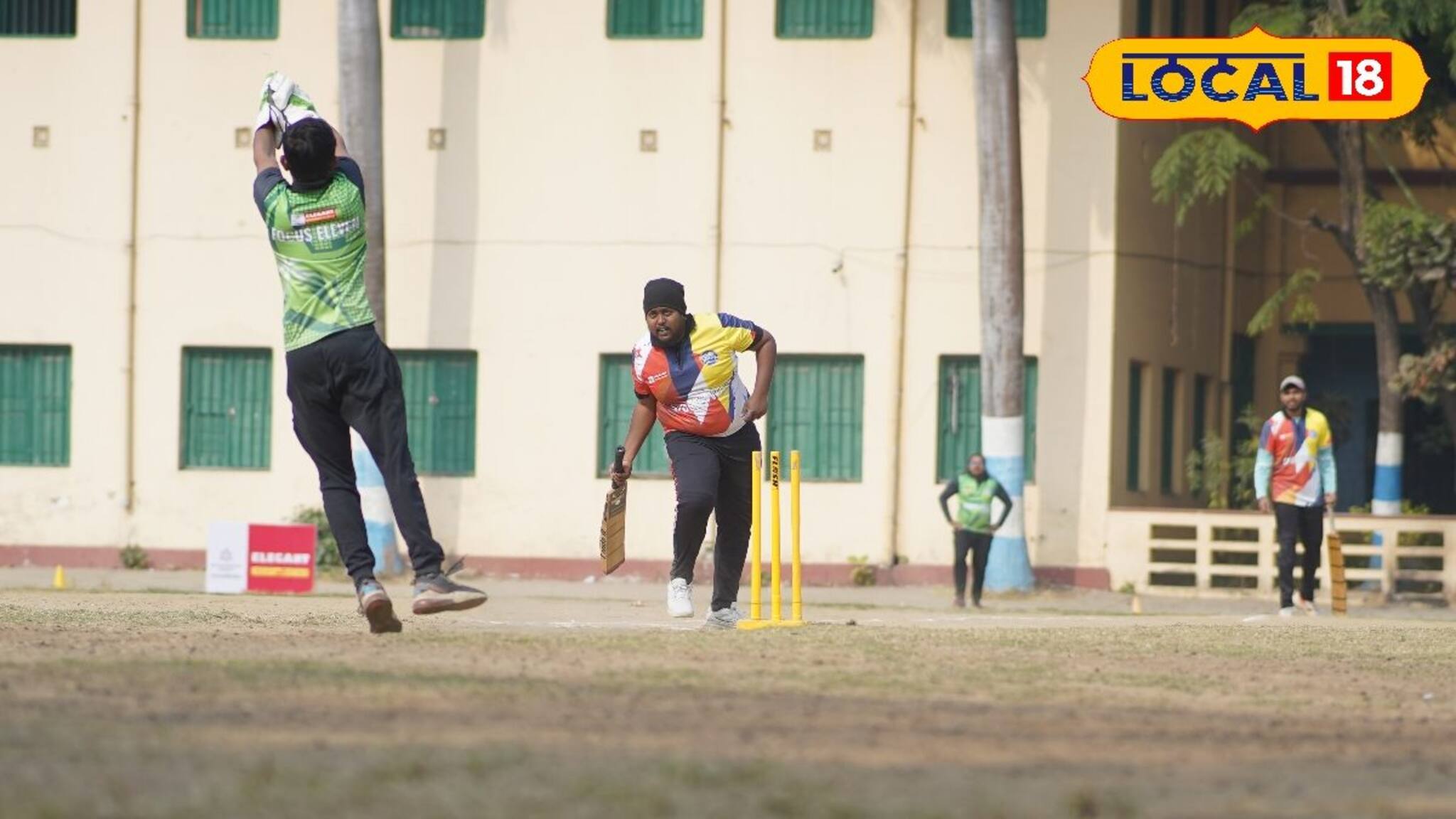 লাইট, সাউন্ড, ক্যামেরা আজ  নয়, এই পেশার মহিলা -পুরুষরা চুটিয়ে খেললেন ক্রিকেট