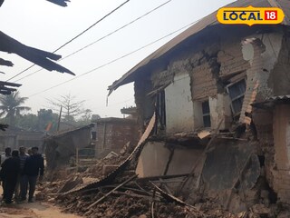 নবগ্রামে ভেঙে পড়েছে বাড়ির একাংশ