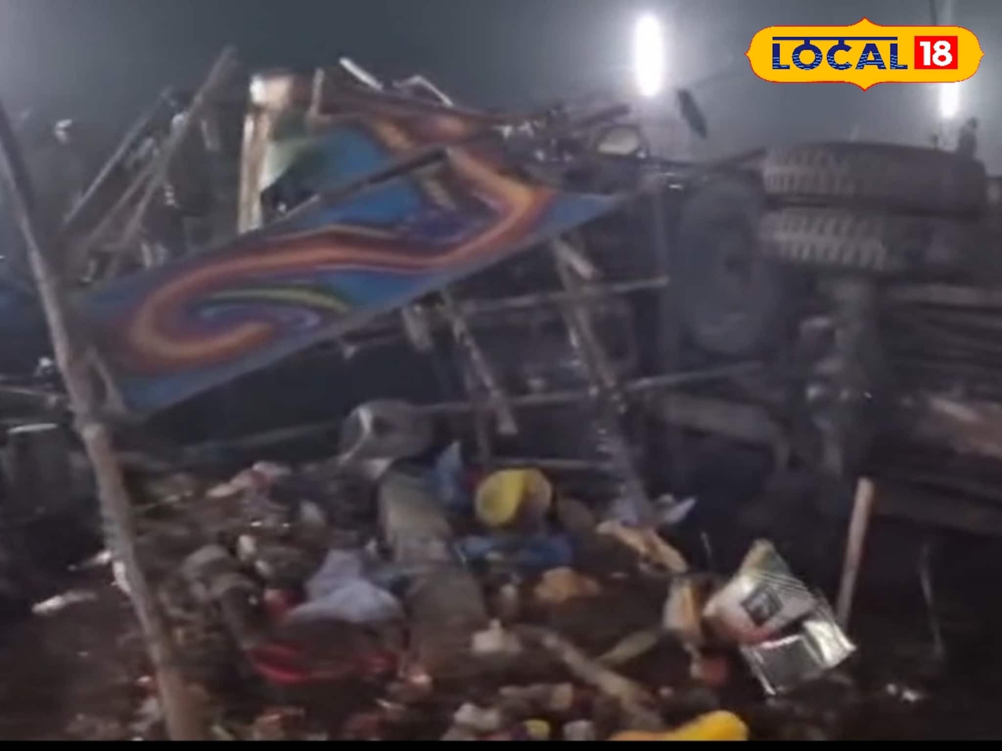 বাঁকুড়ায় ভয়াবহ দুর্ঘটনা! উল্টে জিলিপির দোকানে ঢুকে গেল পণ্য বোঝাই ট্রাক