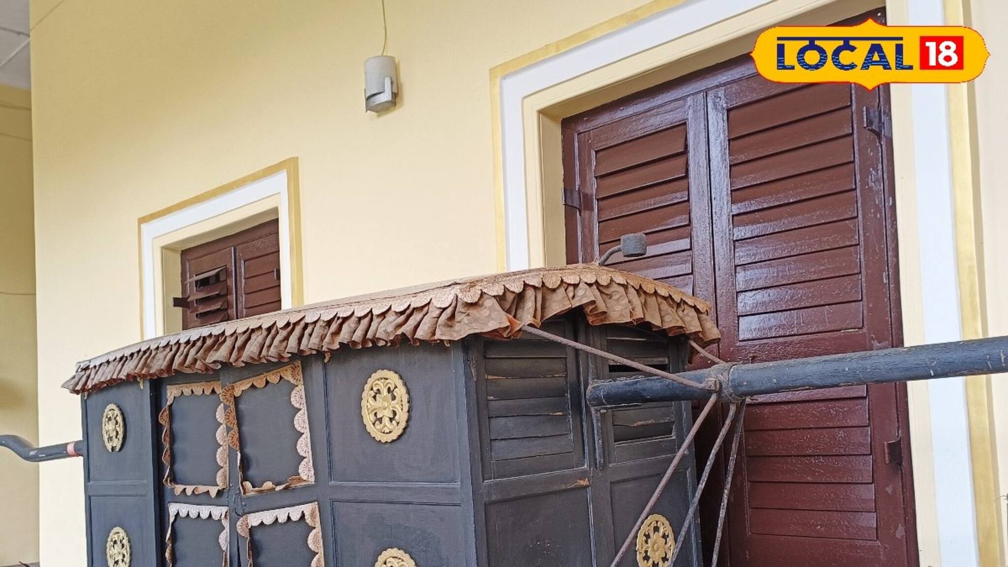 হারিয়ে যাওয়া ঐতিহ্যের প্রতীক, রাজবাড়ির অন্দরে আজও অটুট সাবেকি পালকি