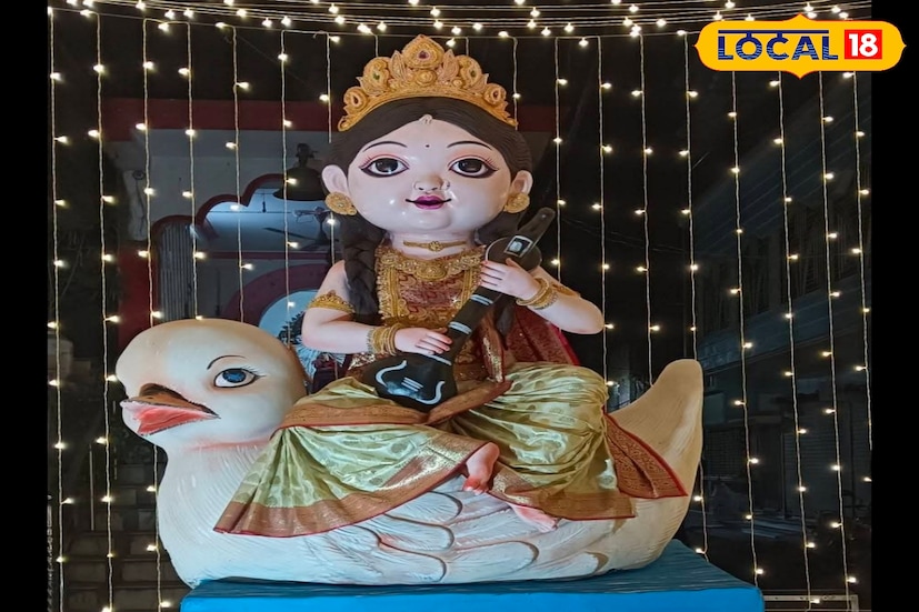 বসিরহাটের জেলখানা মোড় সংলগ্ন এলাকায় এবছর এক অন্যরকম সরস্বতী প্রতিমা সকলের দৃষ্টি কেড়েছে। কিশোরদের মনের ভাবনা ও কল্পনার মিশেলে তৈরি হয়েছে এক কিউট এআই সরস্বতী, যা আধুনিক চিন্তাভাবনা ও প্রযুক্তির সঙ্গে ঐতিহ্যের মেলবন্ধনের এক অনন্য উদাহরণ হয়ে উঠেছে। বসিরহাটের জেলখানা মোড় সংলগ্ন এলাকায় এবছর এক অন্যরকম সরস্বতী প্রতিমা সকলের দৃষ্টি কেড়েছে। কিশোরদের মনের ভাবনা ও কল্পনার মিশেলে তৈরি হয়েছে এক কিউট এআই সরস্বতী, যা আধুনিক চিন্তাভাবনা ও প্রযুক্তির সঙ্গে ঐতিহ্যের মেলবন্ধনের এক অনন্য উদাহরণ হয়ে উঠেছে।