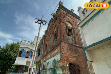 কাটোয়া শহরের এই বাড়িতে এসেছিলেন সুভাষ চন্দ্র,আজও এখানে রয়েছে নেতাজির ব্যবহৃত আসবাবপত্র কাটোয়া শহরের এই বাড়িতে এসেছিলেন সুভাষ চন্দ্র,আজও এখানে রয়েছে নেতাজির ব্যবহৃত আসবাবপত্র