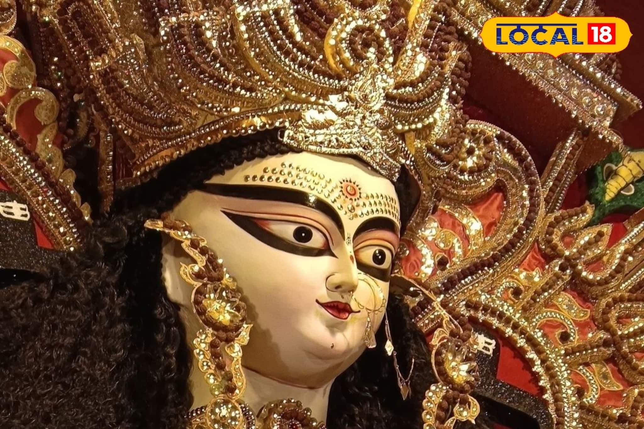 সোনা-চাঁদির ঝলক নেই, ৭১ হাজার রুদ্রাক্ষেই অনন্য বীণাপাণী! নদিয়ার এই মণ্ডপে কমছেই না ভিড়